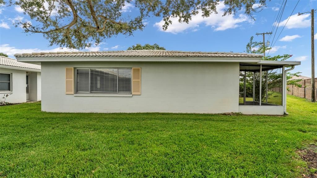 待售: $110,000 (1 贝兹, 1 浴室, 812 平方英尺)