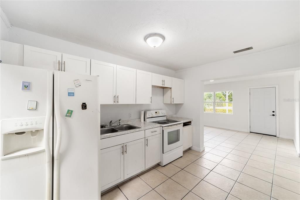 Active With Contract: $149,900 (3 beds, 2 baths, 1040 Square Feet)