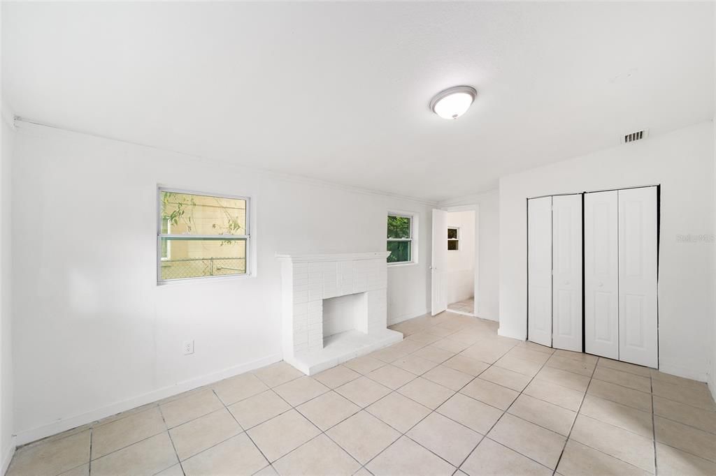 Active With Contract: $149,900 (3 beds, 2 baths, 1040 Square Feet)