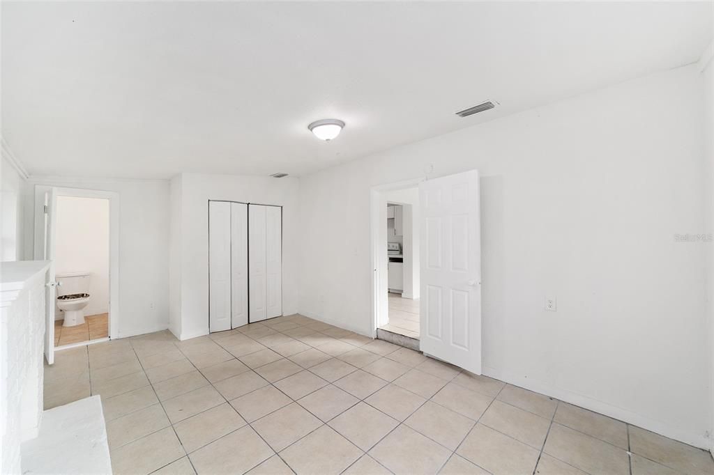 Active With Contract: $149,900 (3 beds, 2 baths, 1040 Square Feet)
