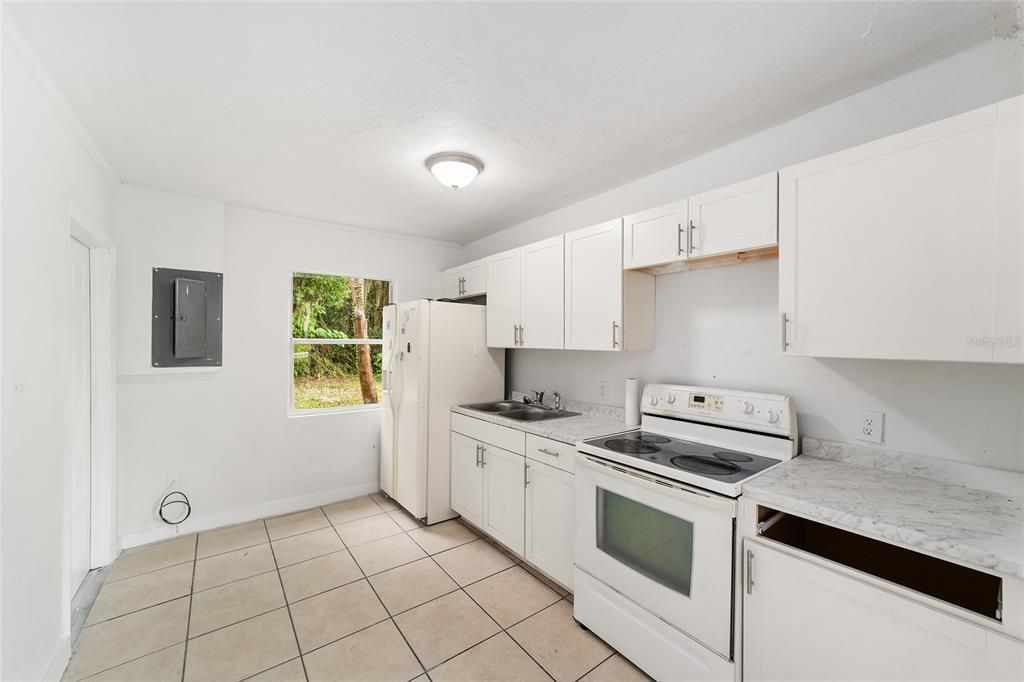 Active With Contract: $149,900 (3 beds, 2 baths, 1040 Square Feet)