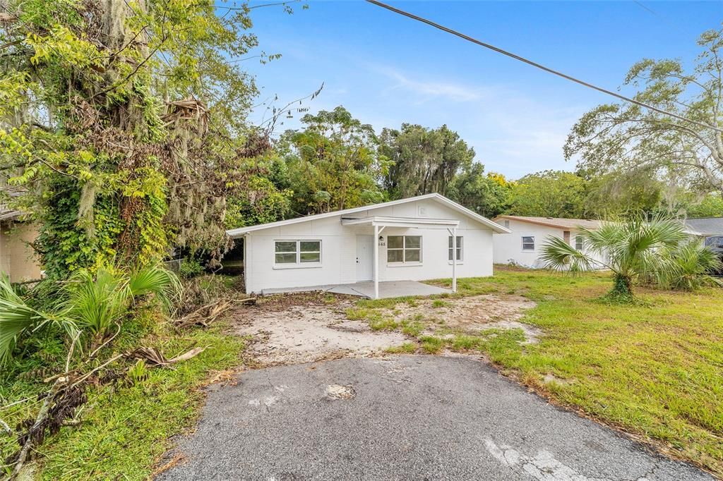 Active With Contract: $149,900 (3 beds, 2 baths, 1040 Square Feet)