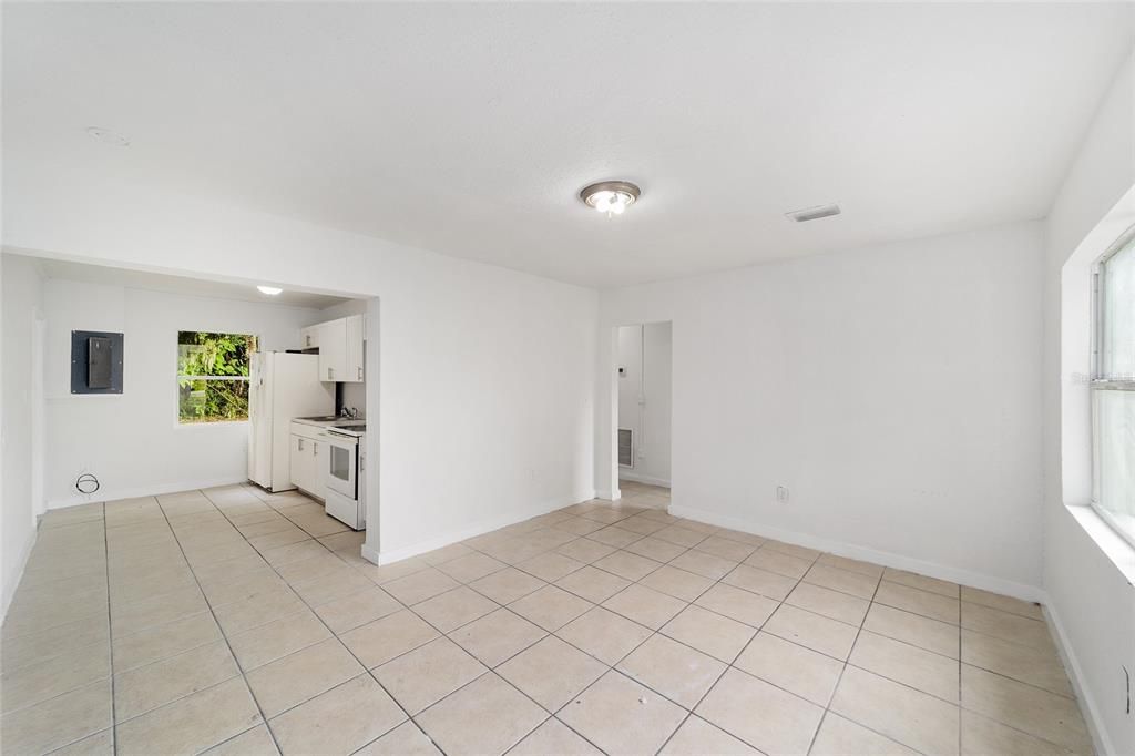 Active With Contract: $149,900 (3 beds, 2 baths, 1040 Square Feet)