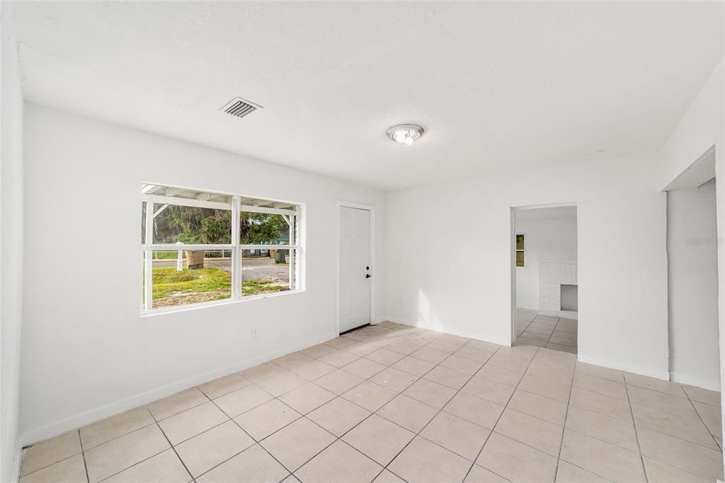 Active With Contract: $149,900 (3 beds, 2 baths, 1040 Square Feet)