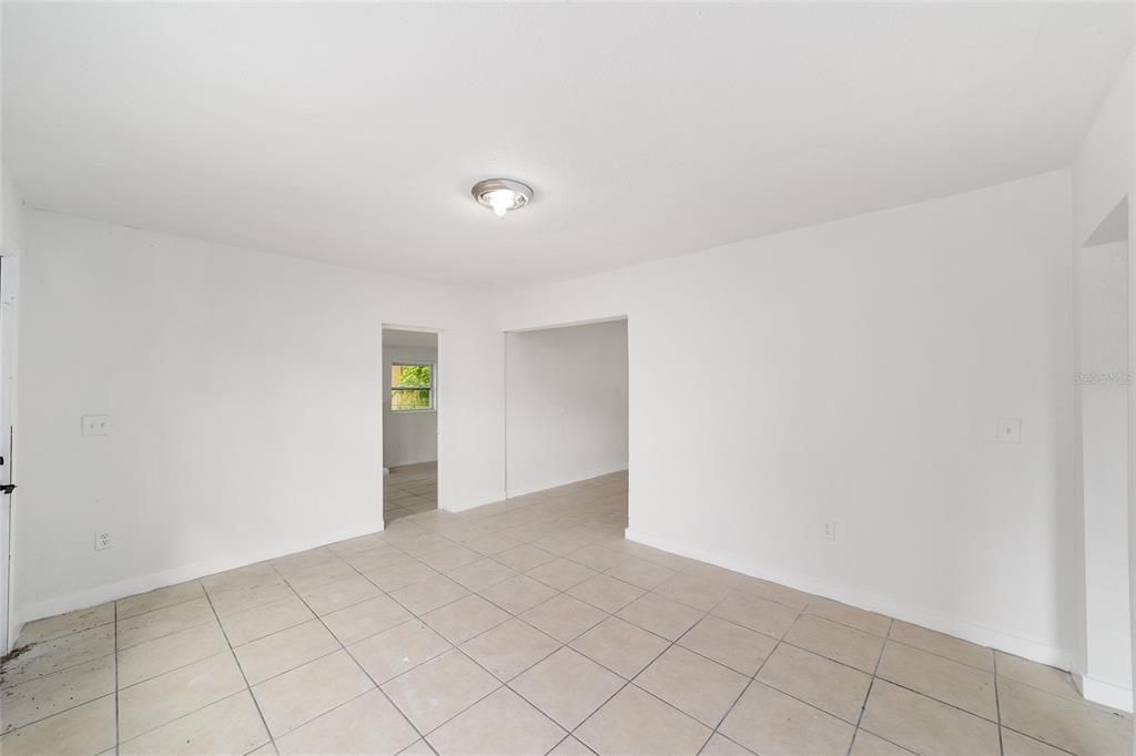 Active With Contract: $149,900 (3 beds, 2 baths, 1040 Square Feet)