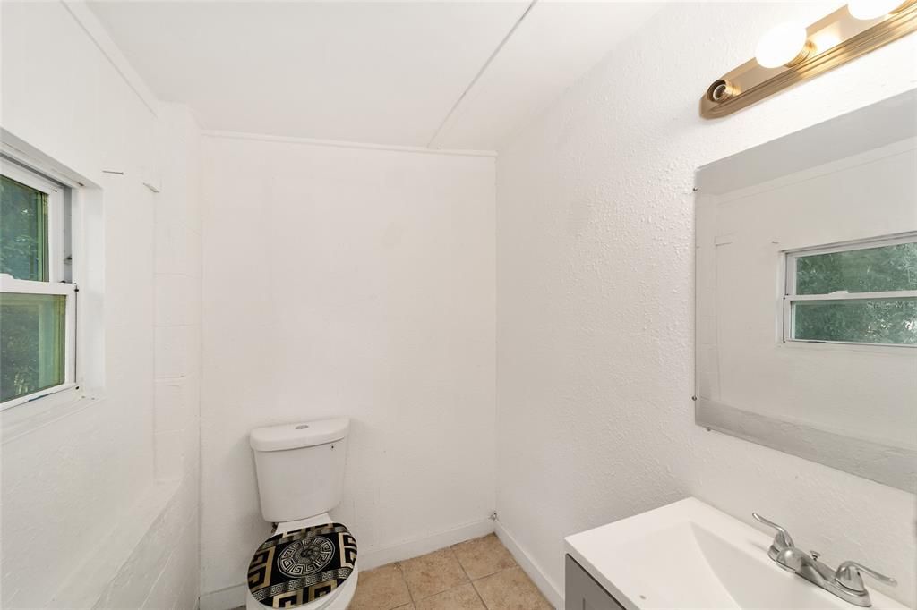 Active With Contract: $149,900 (3 beds, 2 baths, 1040 Square Feet)