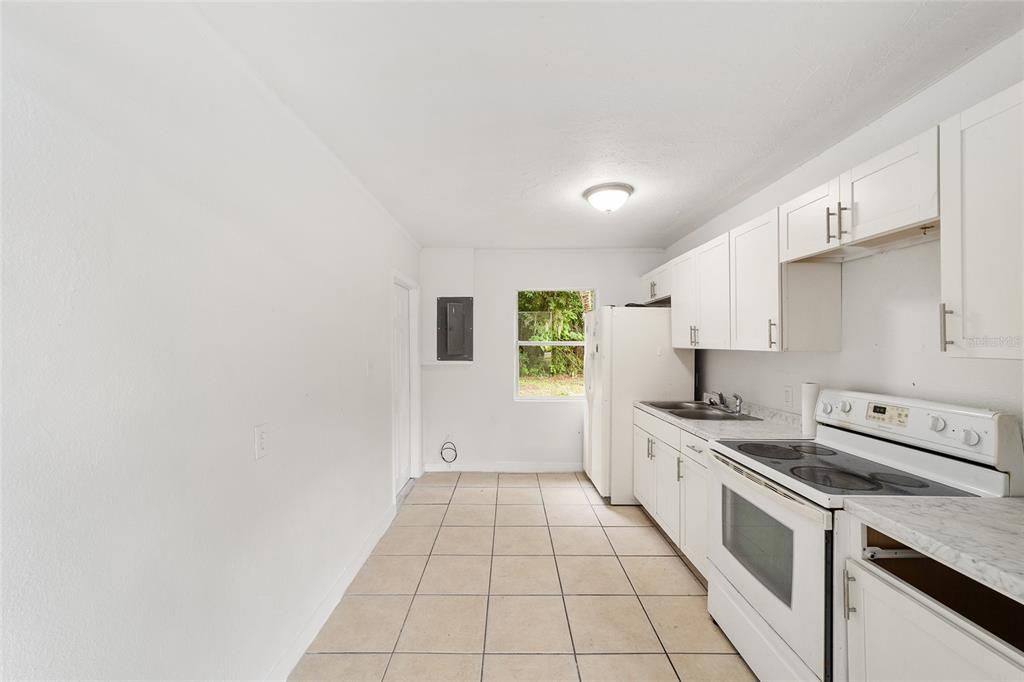 Active With Contract: $149,900 (3 beds, 2 baths, 1040 Square Feet)