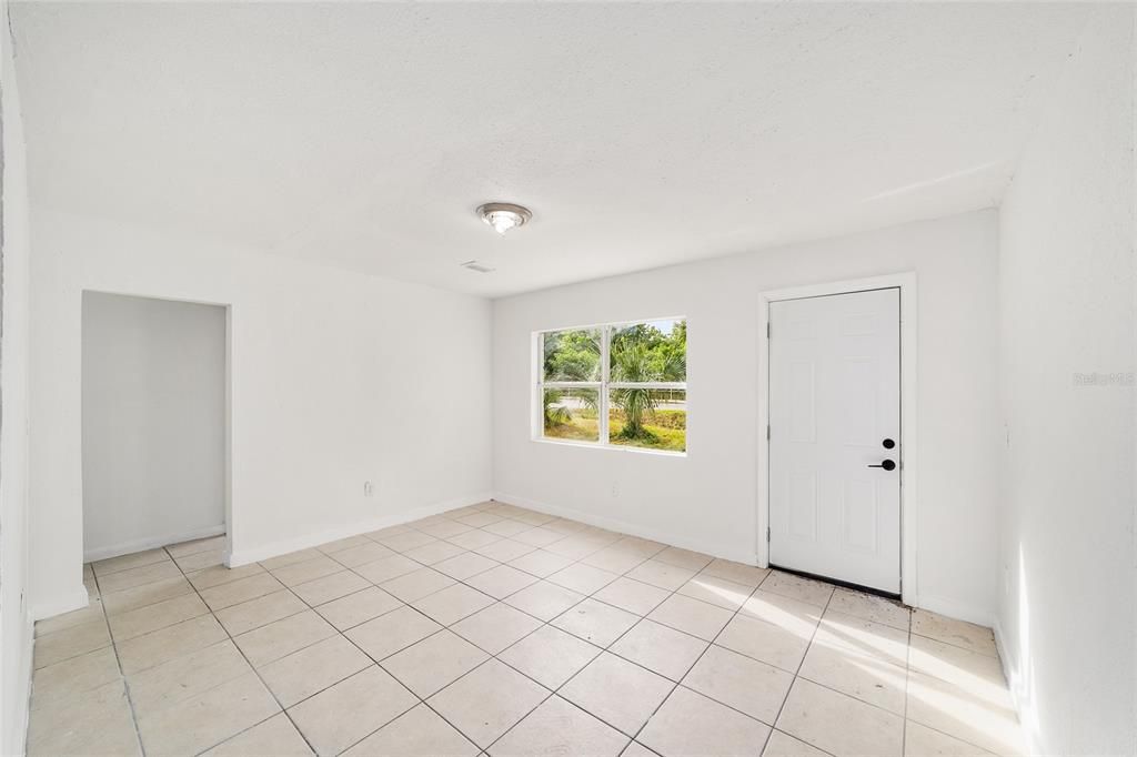 Active With Contract: $149,900 (3 beds, 2 baths, 1040 Square Feet)