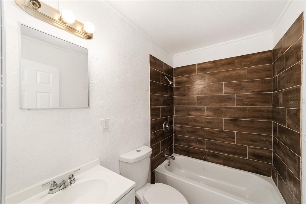 Active With Contract: $149,900 (3 beds, 2 baths, 1040 Square Feet)