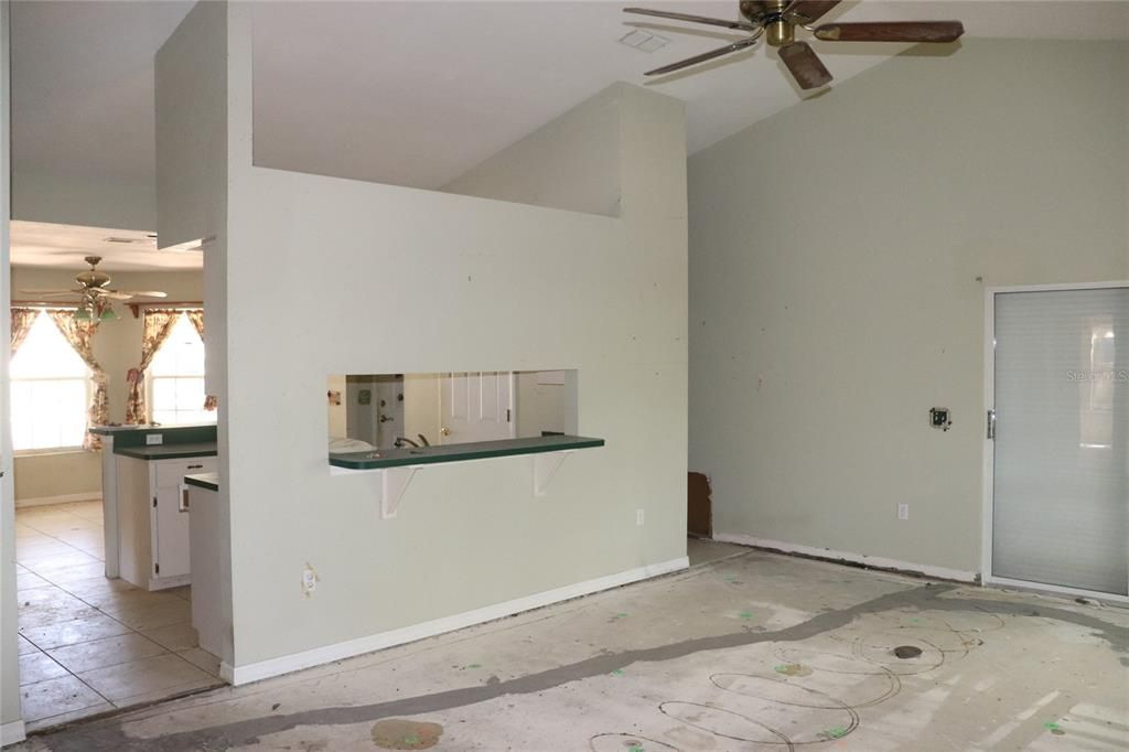 Active With Contract: $214,900 (3 beds, 2 baths, 1565 Square Feet)