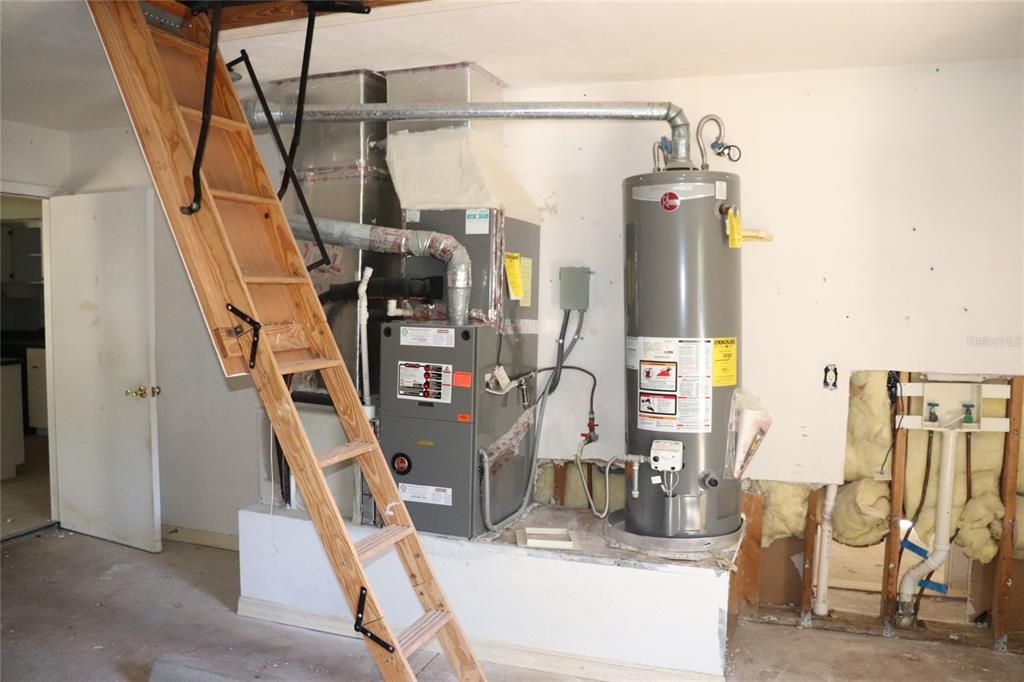 Active With Contract: $214,900 (3 beds, 2 baths, 1565 Square Feet)