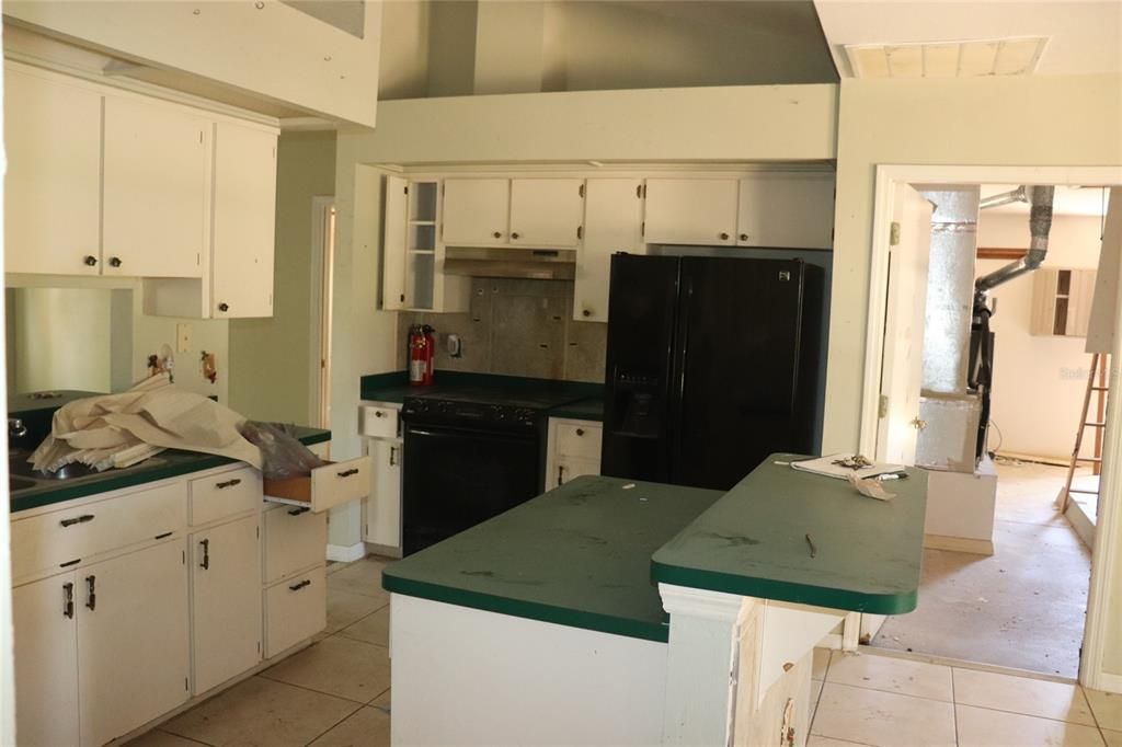 Active With Contract: $214,900 (3 beds, 2 baths, 1565 Square Feet)