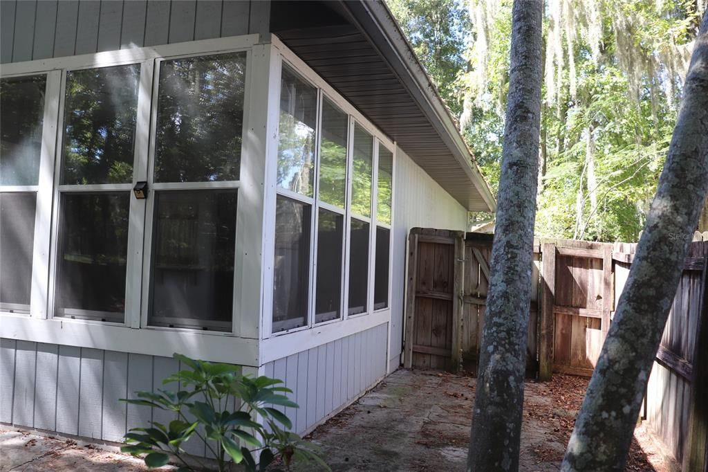 Active With Contract: $214,900 (3 beds, 2 baths, 1565 Square Feet)