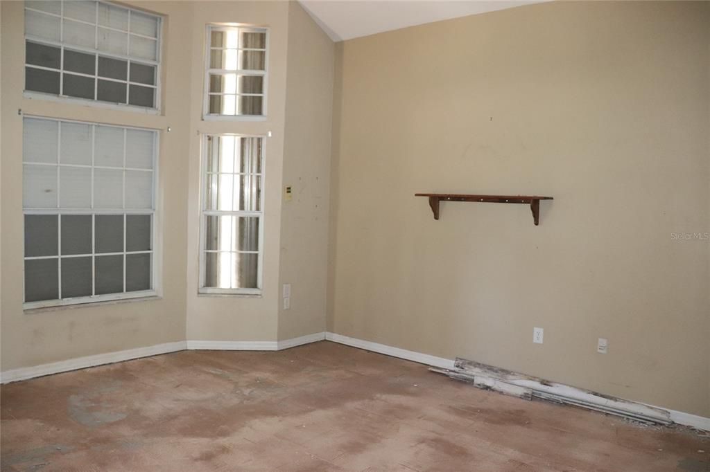 Active With Contract: $214,900 (3 beds, 2 baths, 1565 Square Feet)