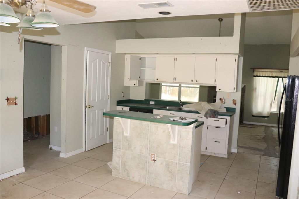 Active With Contract: $214,900 (3 beds, 2 baths, 1565 Square Feet)