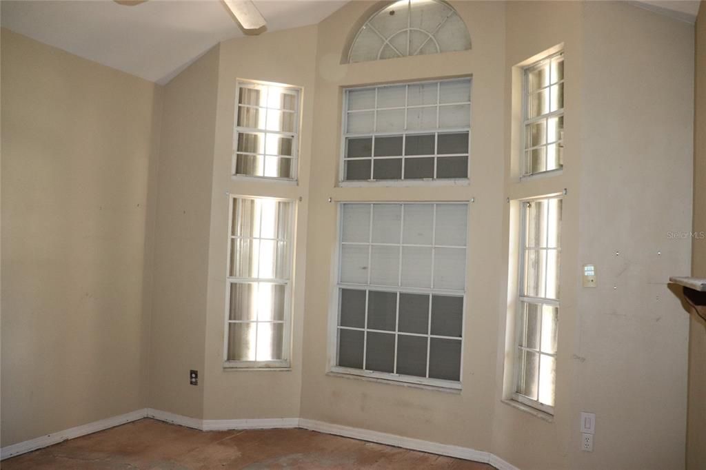 Active With Contract: $214,900 (3 beds, 2 baths, 1565 Square Feet)