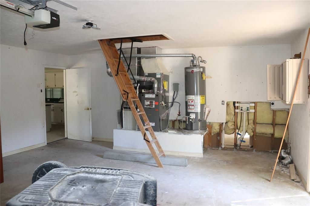 Active With Contract: $214,900 (3 beds, 2 baths, 1565 Square Feet)