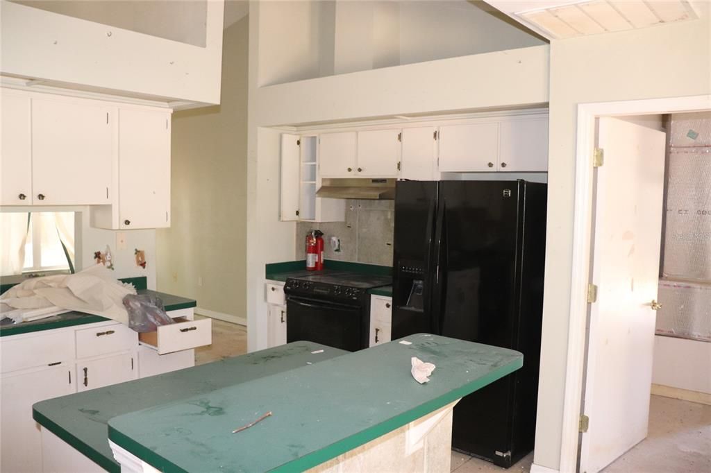 Active With Contract: $214,900 (3 beds, 2 baths, 1565 Square Feet)