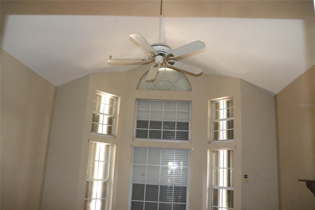 Active With Contract: $214,900 (3 beds, 2 baths, 1565 Square Feet)