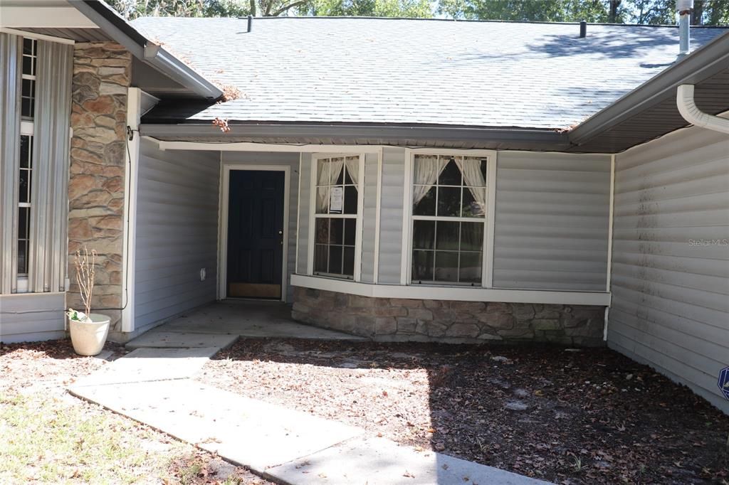 Active With Contract: $214,900 (3 beds, 2 baths, 1565 Square Feet)
