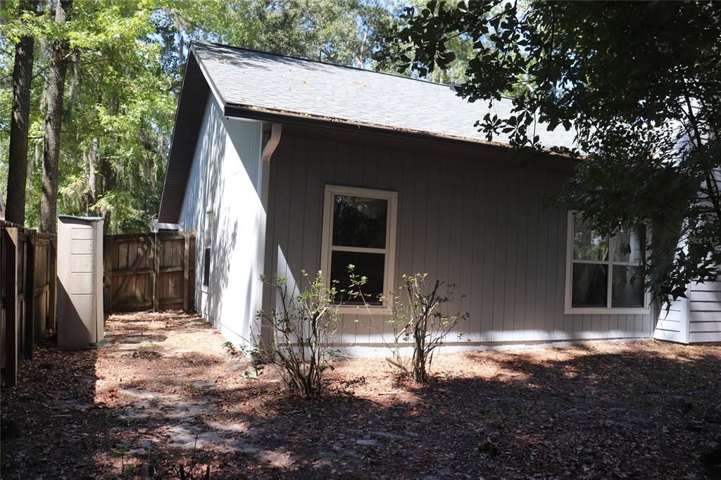 Active With Contract: $214,900 (3 beds, 2 baths, 1565 Square Feet)