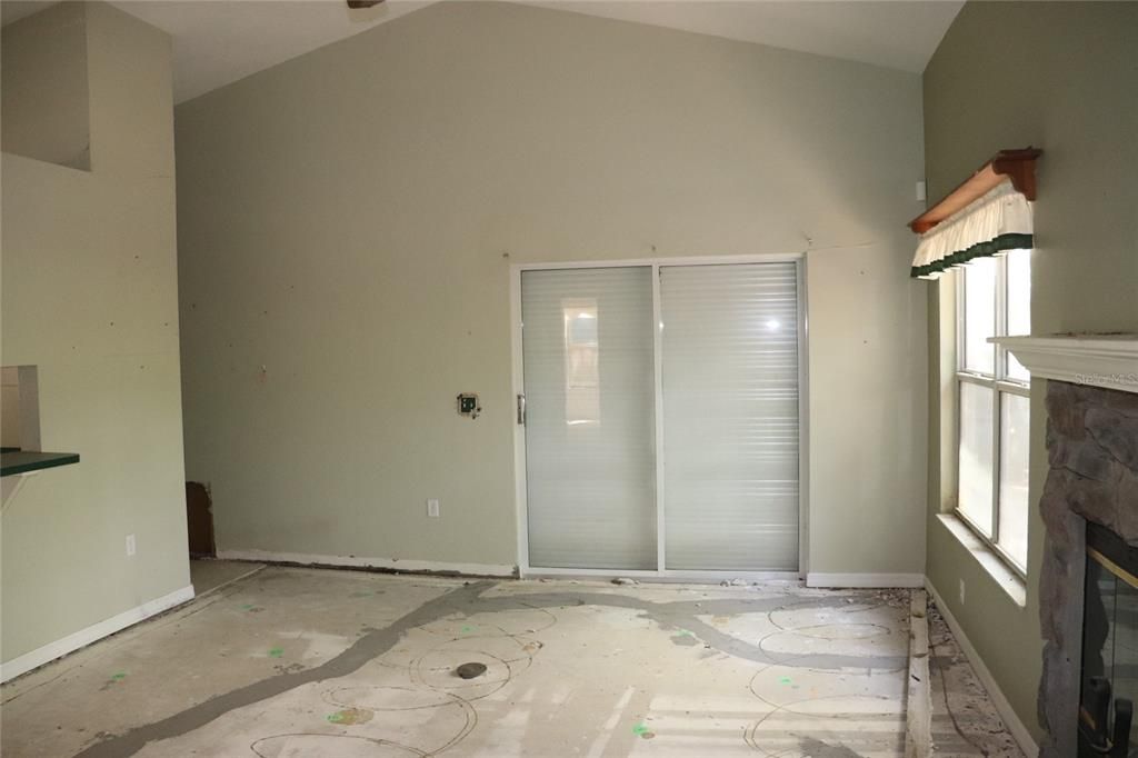 Active With Contract: $214,900 (3 beds, 2 baths, 1565 Square Feet)