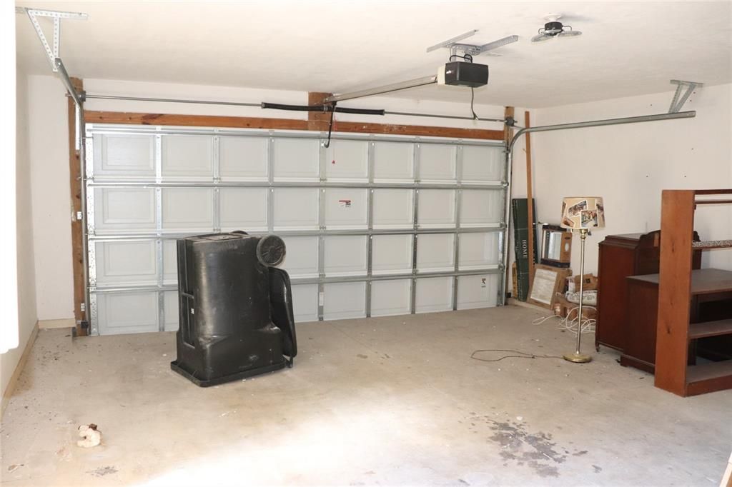 Active With Contract: $214,900 (3 beds, 2 baths, 1565 Square Feet)