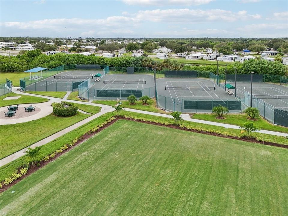 待售: $600,000 (3 贝兹, 2 浴室, 2049 平方英尺)