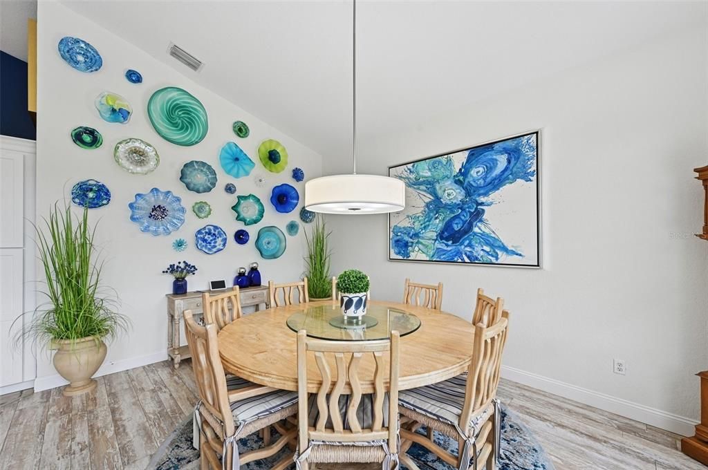 待售: $600,000 (3 贝兹, 2 浴室, 2049 平方英尺)