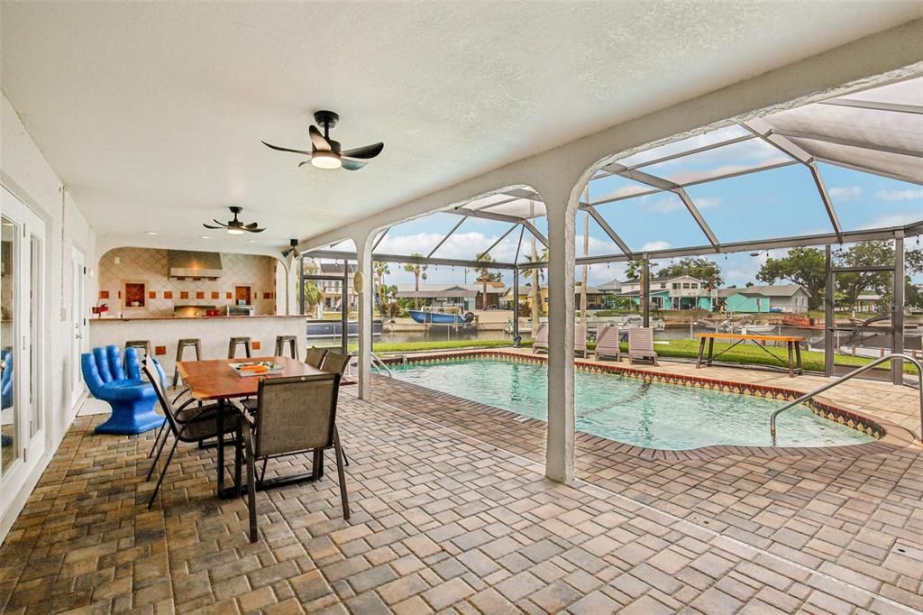 En Venta: $799,900 (4 camas, 2 baños, 2394 Pies cuadrados)