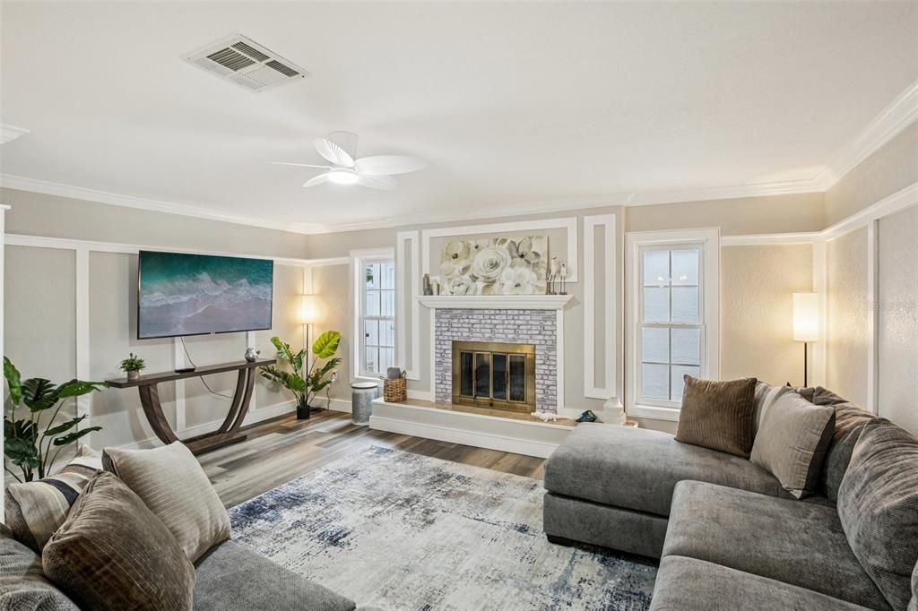 En Venta: $799,900 (4 camas, 2 baños, 2394 Pies cuadrados)