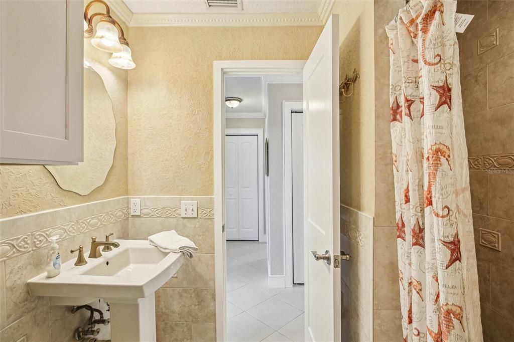 En Venta: $799,900 (4 camas, 2 baños, 2394 Pies cuadrados)