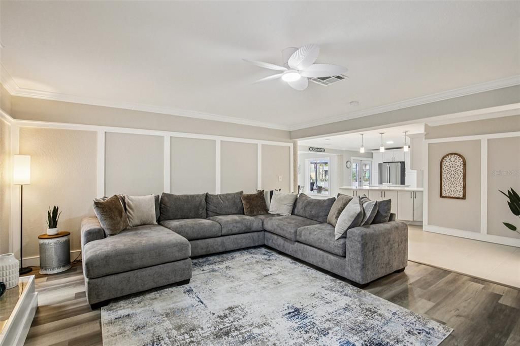 En Venta: $799,900 (4 camas, 2 baños, 2394 Pies cuadrados)