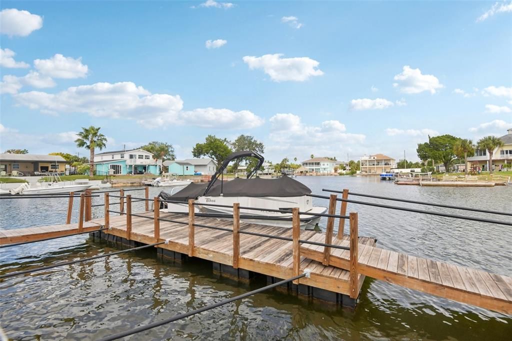 En Venta: $799,900 (4 camas, 2 baños, 2394 Pies cuadrados)