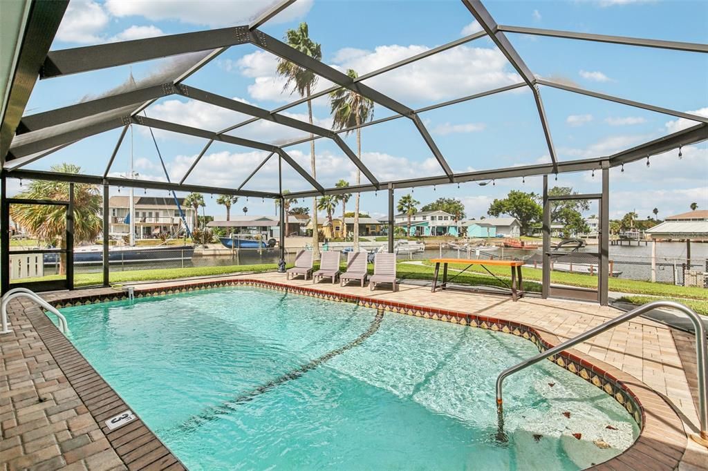 En Venta: $799,900 (4 camas, 2 baños, 2394 Pies cuadrados)