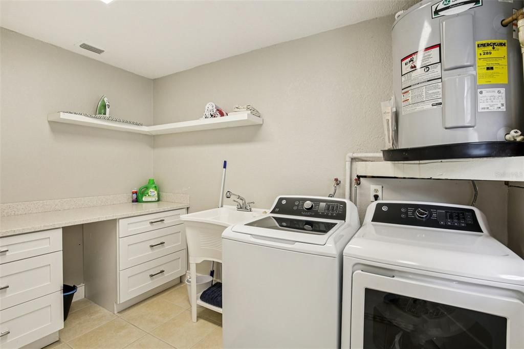 En Venta: $799,900 (4 camas, 2 baños, 2394 Pies cuadrados)