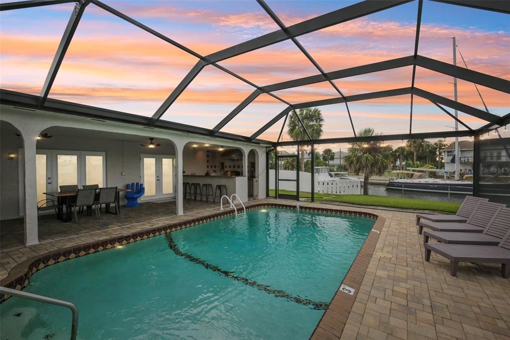 En Venta: $799,900 (4 camas, 2 baños, 2394 Pies cuadrados)