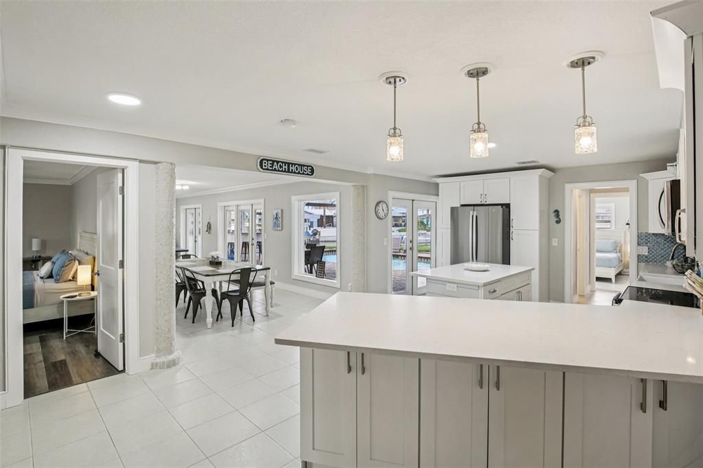 En Venta: $799,900 (4 camas, 2 baños, 2394 Pies cuadrados)