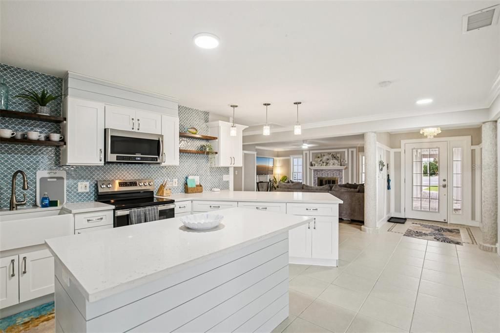 En Venta: $799,900 (4 camas, 2 baños, 2394 Pies cuadrados)