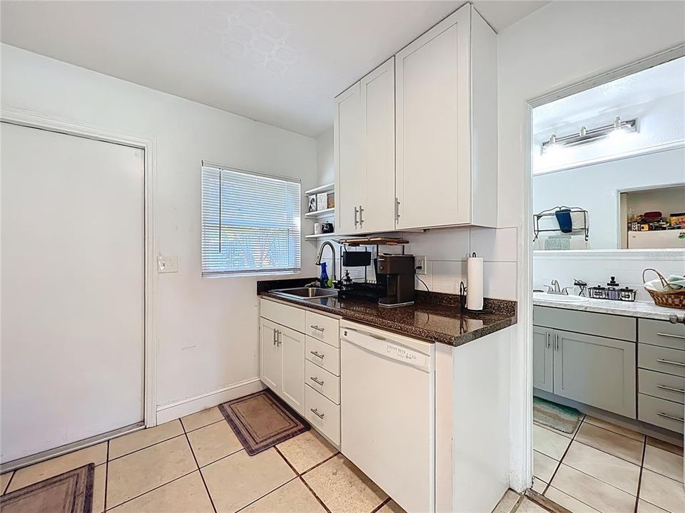 На продажу: $475,000 (4 спален, 0 ванн, 1275 Квадратных фут)