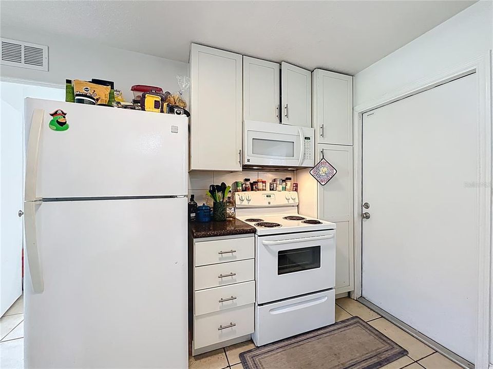 На продажу: $475,000 (4 спален, 0 ванн, 1275 Квадратных фут)