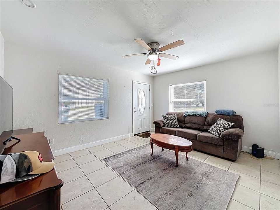 На продажу: $475,000 (4 спален, 0 ванн, 1275 Квадратных фут)