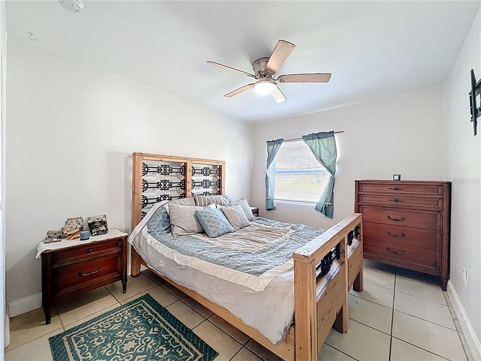 На продажу: $475,000 (4 спален, 0 ванн, 1275 Квадратных фут)