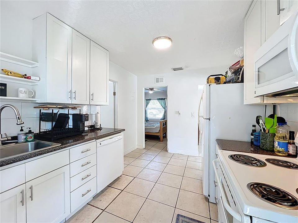 На продажу: $475,000 (4 спален, 0 ванн, 1275 Квадратных фут)