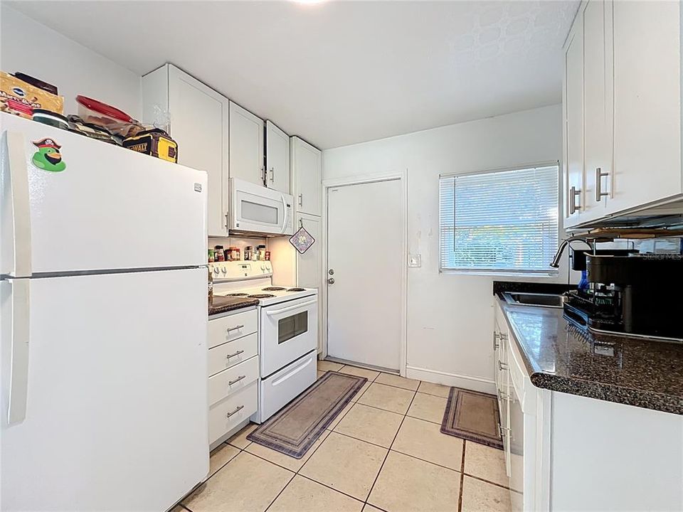 На продажу: $475,000 (4 спален, 0 ванн, 1275 Квадратных фут)