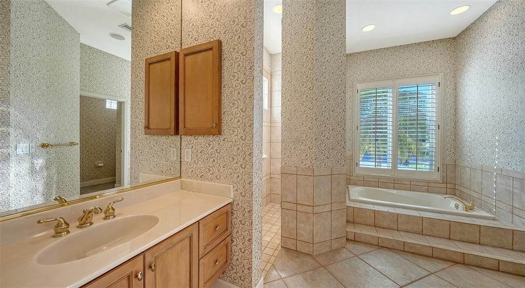 Active With Contract: $659,900 (2 beds, 2 baths, 2548 Square Feet)