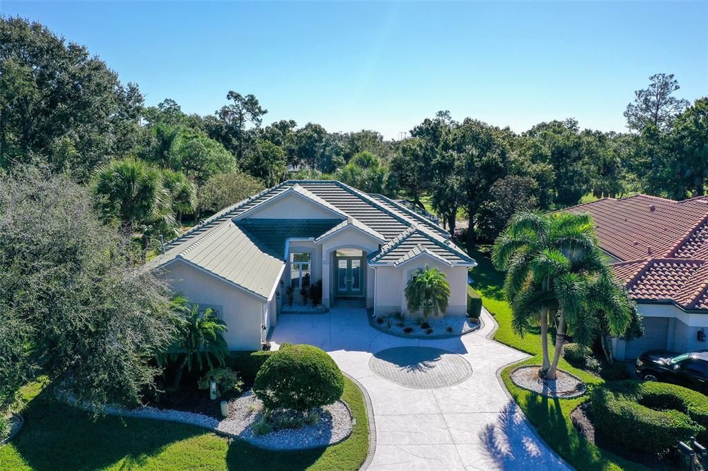 Active With Contract: $659,900 (2 beds, 2 baths, 2548 Square Feet)