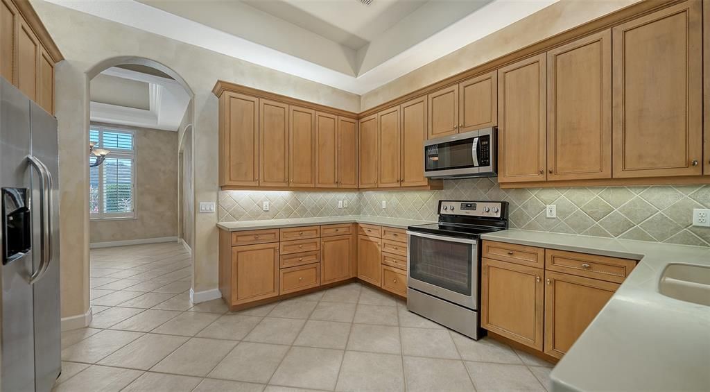 Active With Contract: $659,900 (2 beds, 2 baths, 2548 Square Feet)