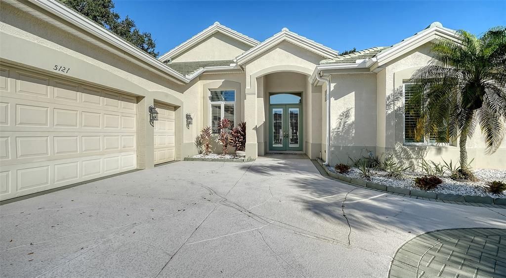 Active With Contract: $659,900 (2 beds, 2 baths, 2548 Square Feet)