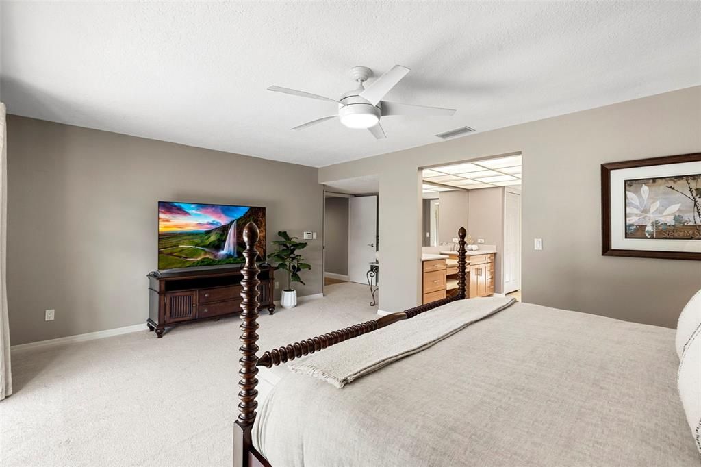 En Venta: $1,124,900 (5 camas, 3 baños, 3220 Pies cuadrados)